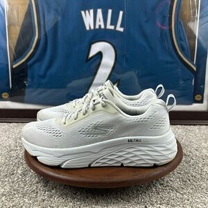 Skechers go run sneaker women’s size 6.5